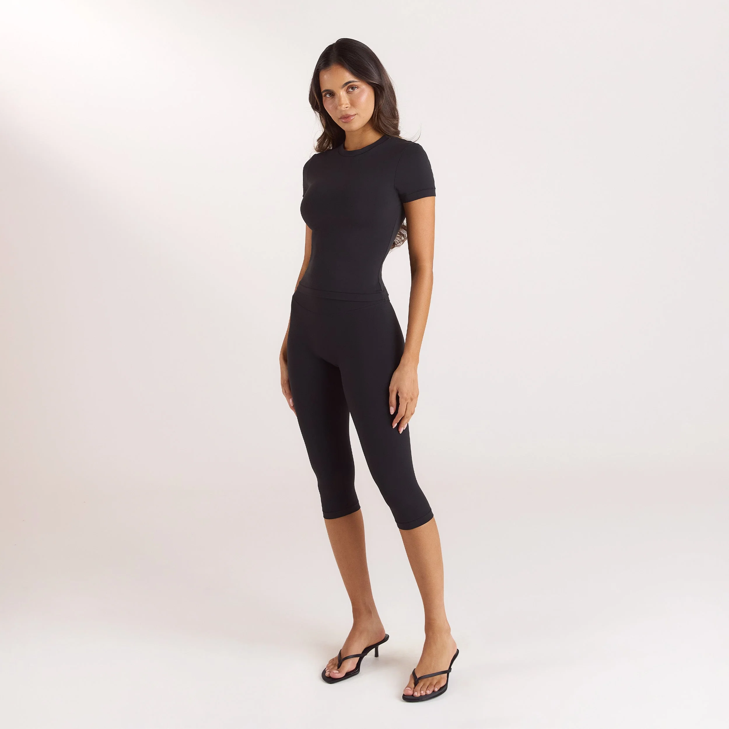 ContourSoft Capri Leggings - Black - Image 3